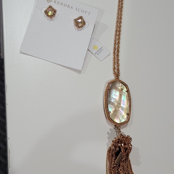 Kendra Scott Rose Gold Necklace Stud Earring Set - Picture 1 of 16